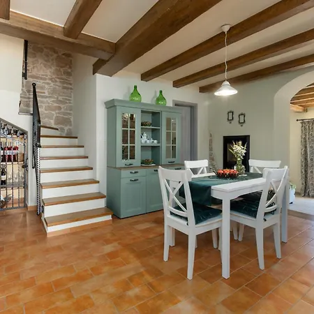 Milka Charming Family Near Rabac Vila *