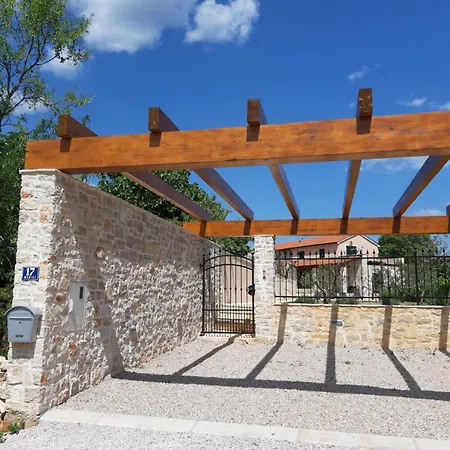 Milka Charming Family Near Rabac